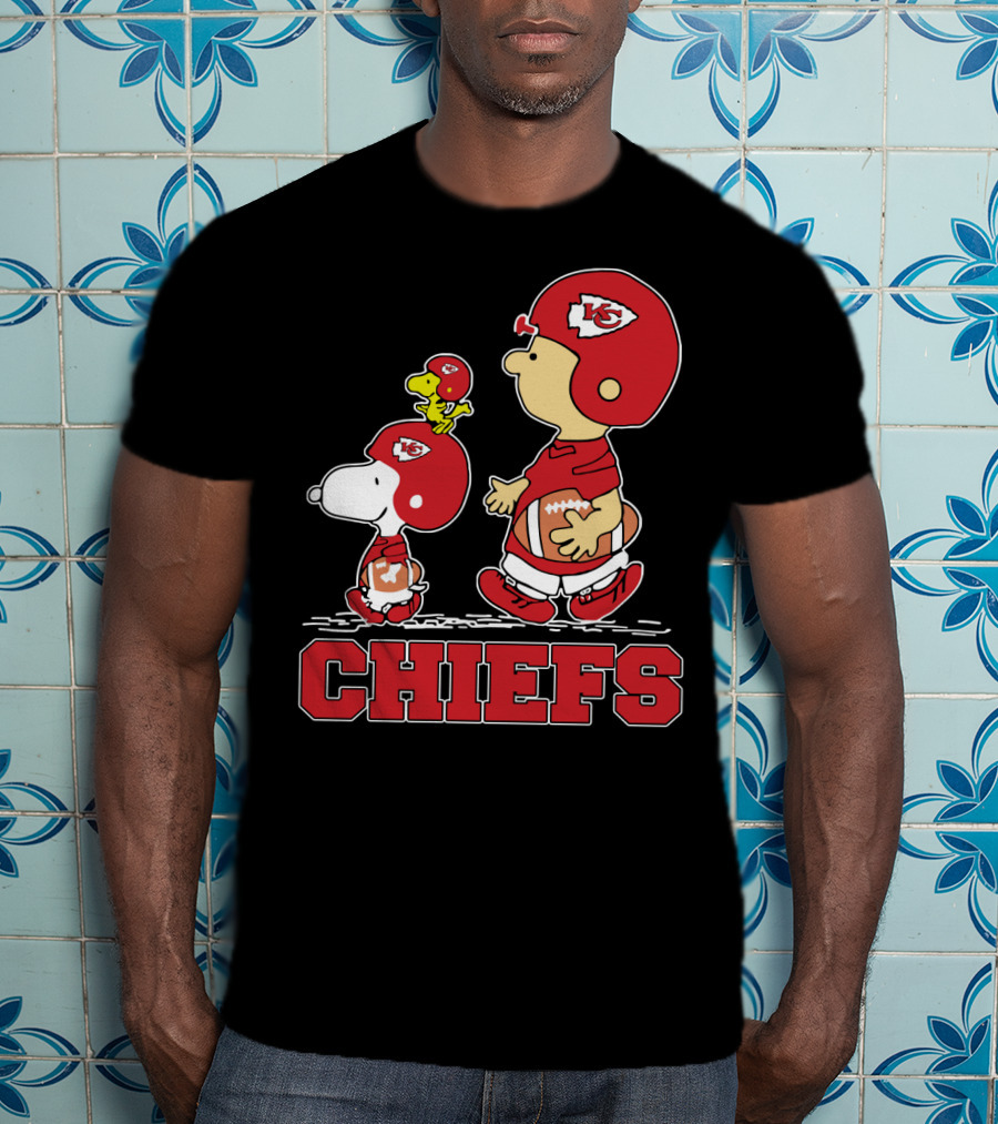 Snoopy Woodstock And Peanuts Characters With Kansas City Chiefs Football Helmets Chiefs Fans T-Shirt