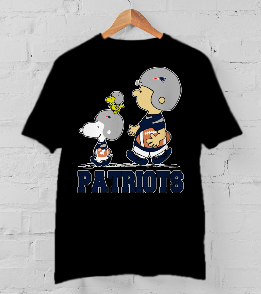 Snoopy And Woodstock With New England Patriots Football Theme T-Shirt