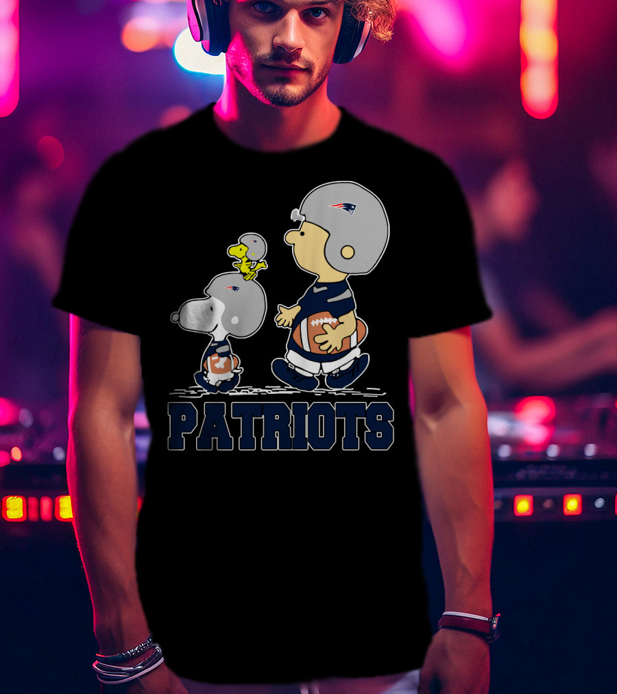 Snoopy And Woodstock With New England Patriots Football Theme T-Shirt