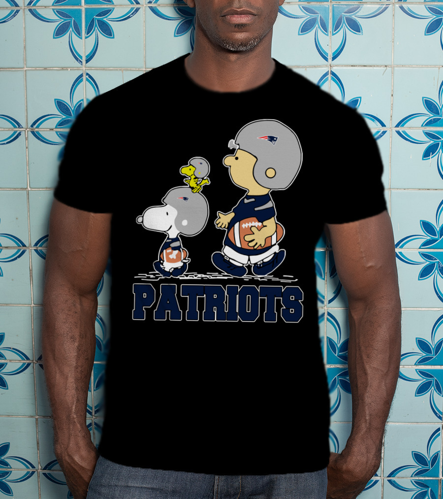 Snoopy And Woodstock With New England Patriots Football Theme T-Shirt