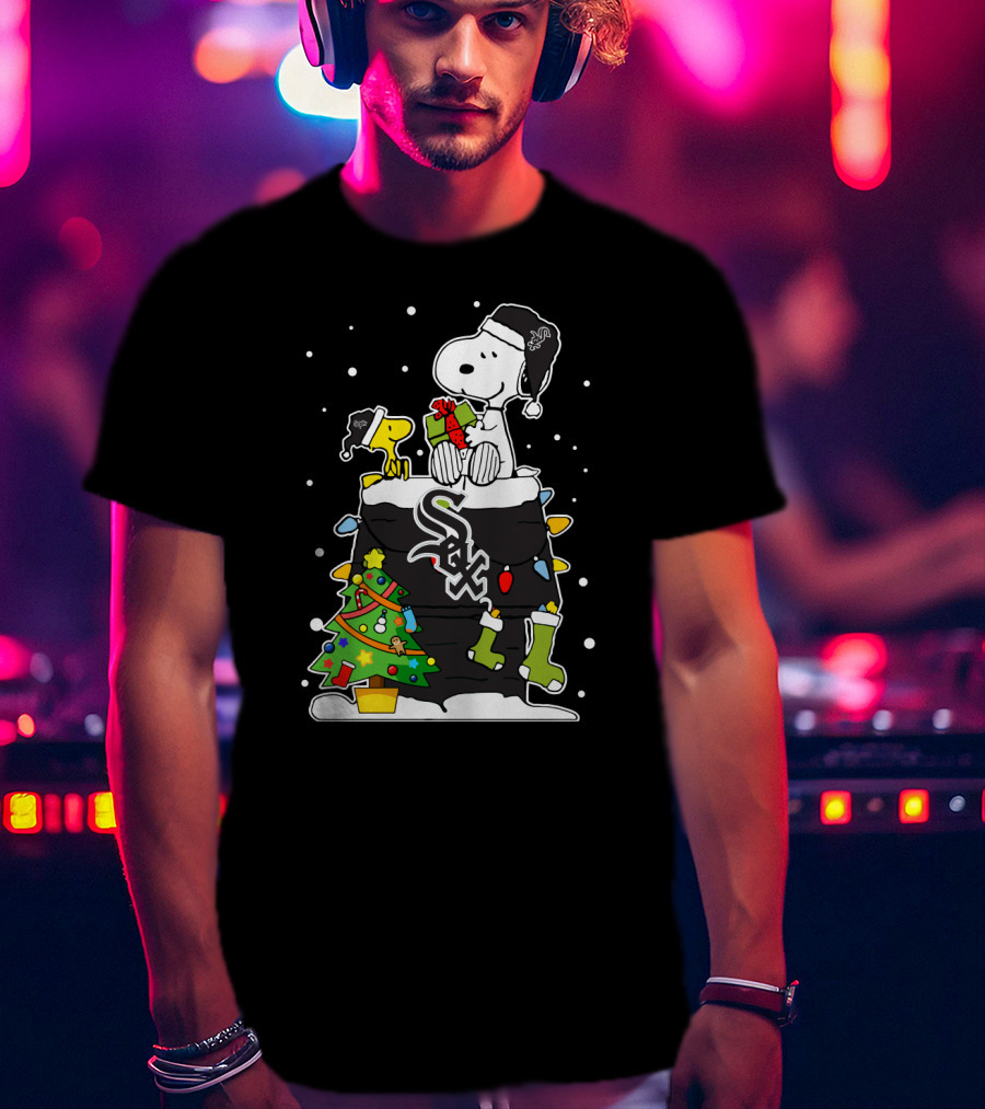 Chicago White Sox Snoopy Christmas Celebration T-Shirt