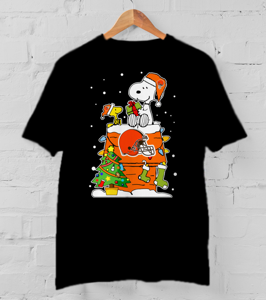 Cleveland Browns Snoopy Christmas Stockings And Tree T-Shirt