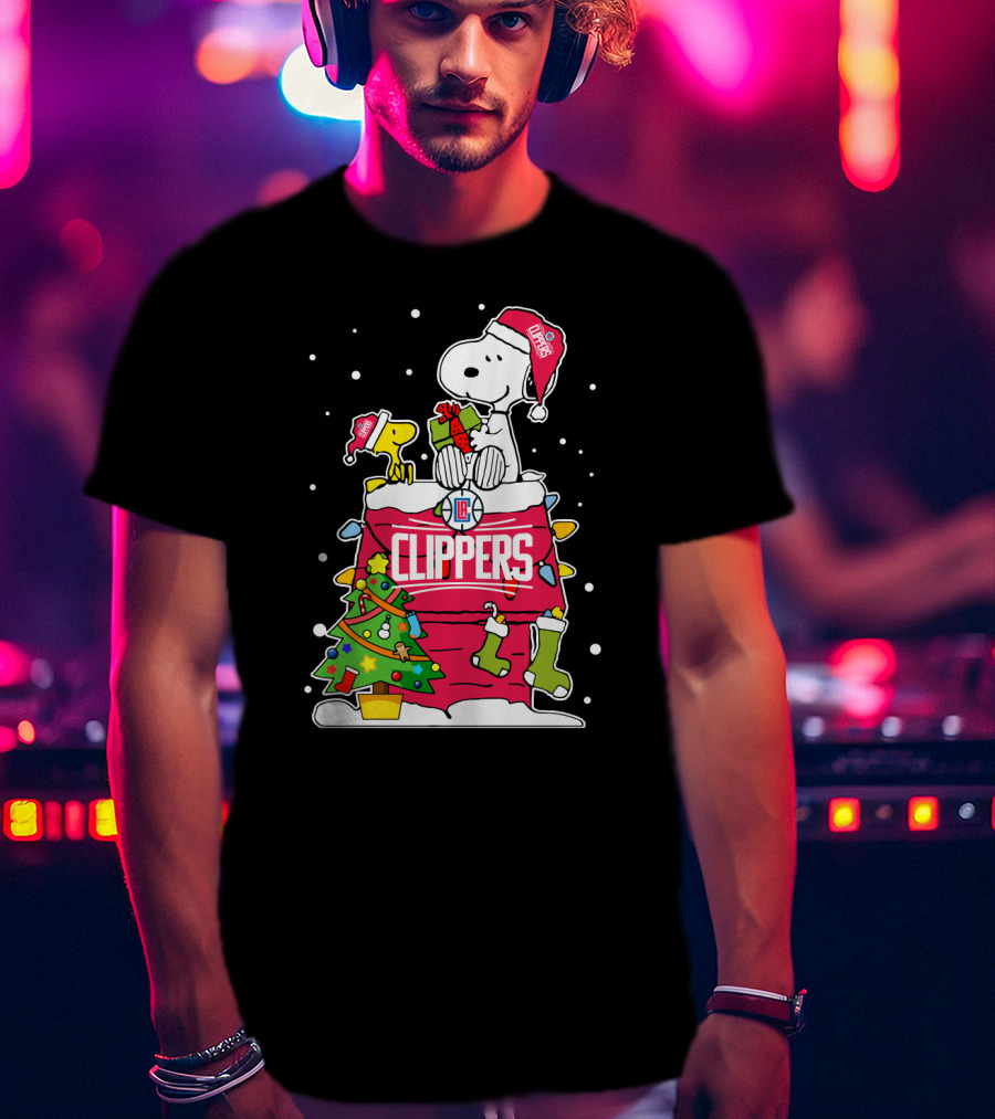 La Clippers Snoopy Christmas Holiday Scene T-Shirt