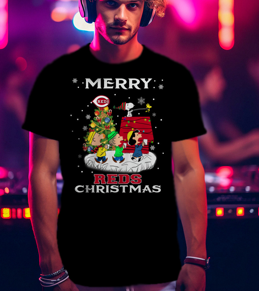 Merry Cincinnati Reds Christmas Snoopy Charlie Brown Woodstock T-Shirt