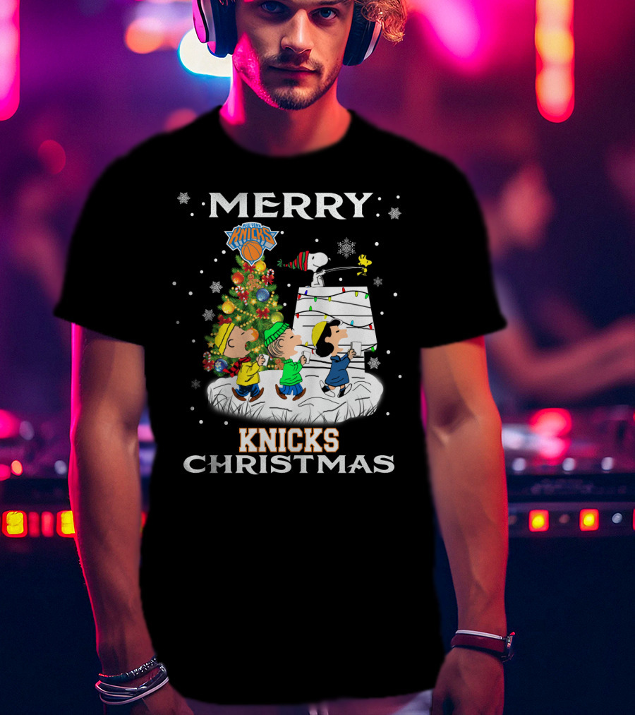 Merry New York Knicks Christmas Peanuts Snoopy Woodstock Tree Festive T-Shirt