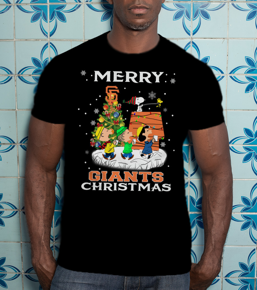 Merry San Francisco Giants Christmas Snoopy Woodstock Peanuts Tree Snowflakes T-Shirt