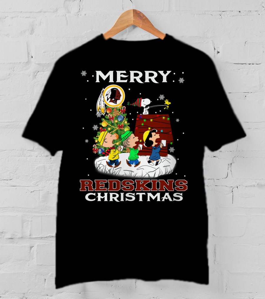 Merry Redskins Christmas Snoopy Peanuts Holiday Celebration T-Shirt