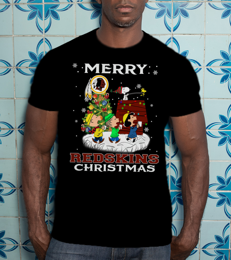 Merry Redskins Christmas Snoopy Peanuts Holiday Celebration T-Shirt