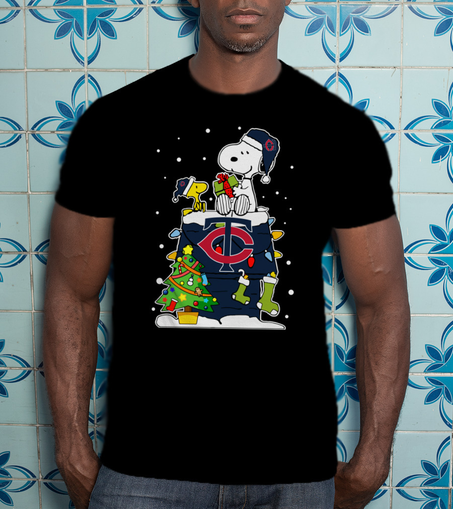 Minnesota Twins Snoopy Christmas Peanuts Fans T-Shirt