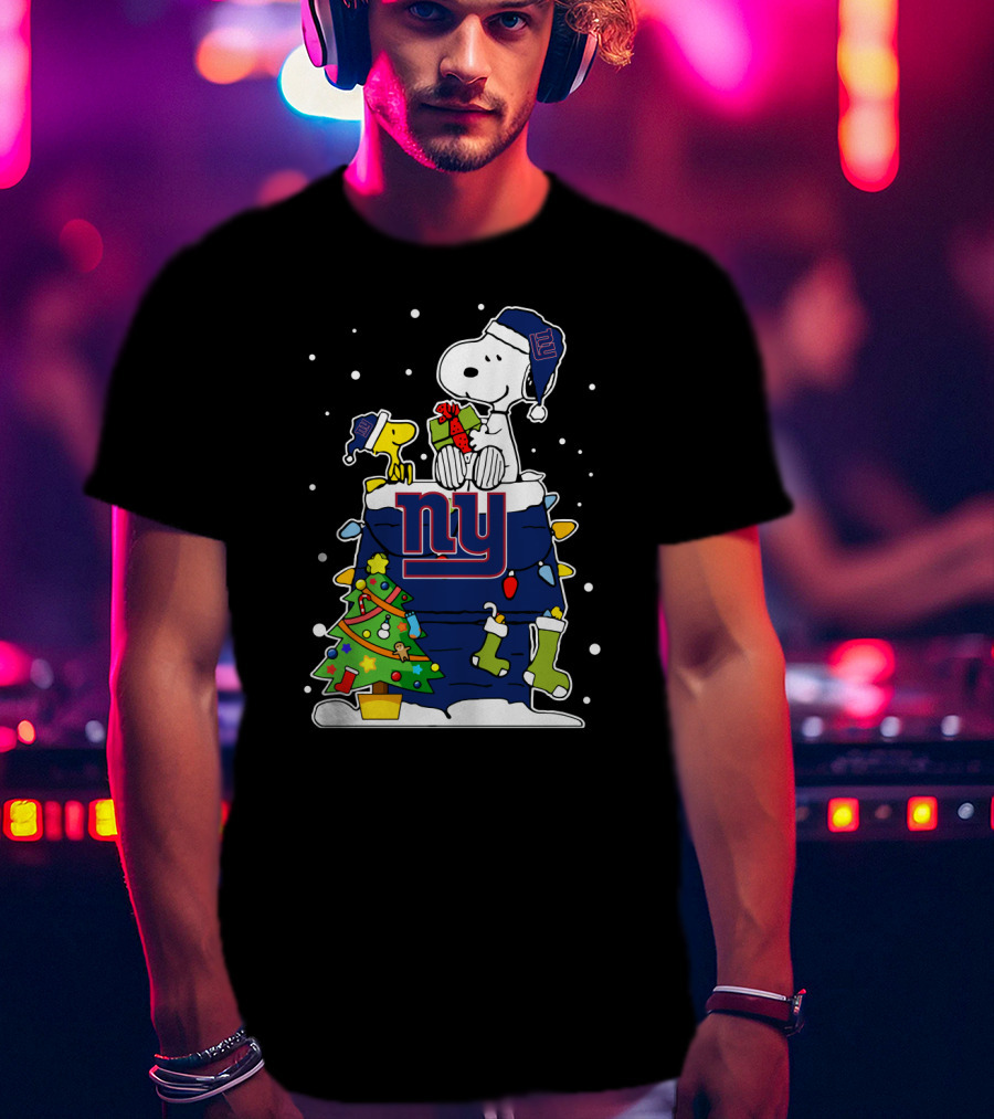 New York Giants Snoopy Christmas Peanuts Winter Football T-Shirt