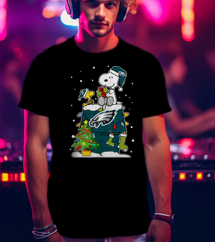 Philadelphia Eagles Christmas Snoopy And Woodstock Football Fan T-Shirt