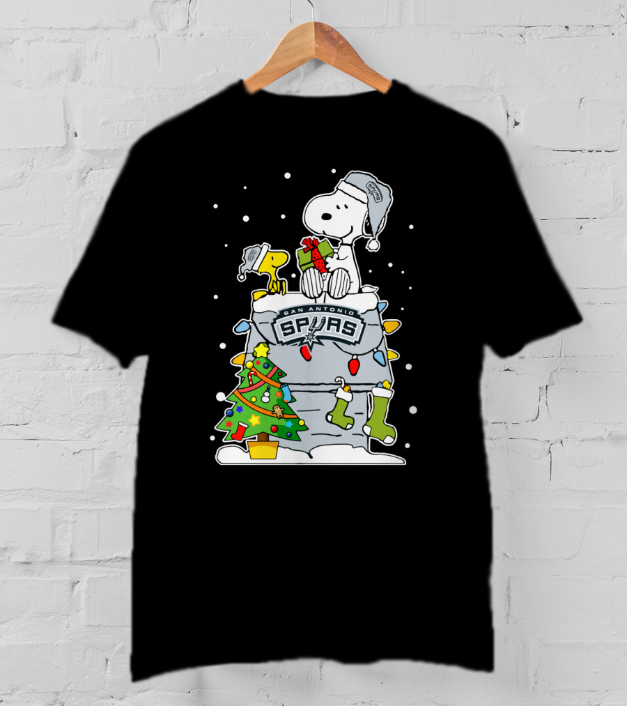 San Antonio Spurs Snoopy Christmas Peanuts Fans T-Shirt