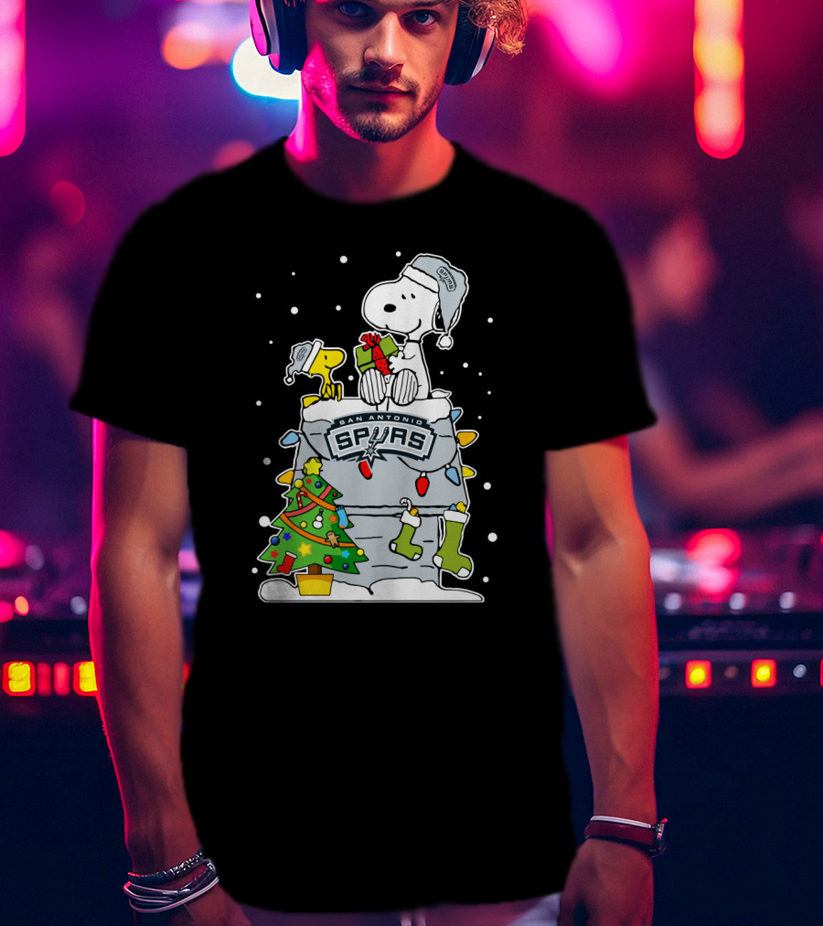 San Antonio Spurs Snoopy Christmas Peanuts Fans T-Shirt