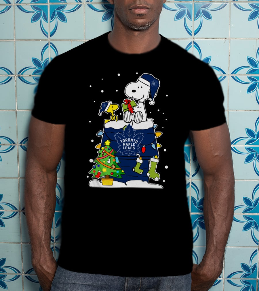 Toronto Maple Leafs Snoopy And Woodstock Christmas Scene T-Shirt
