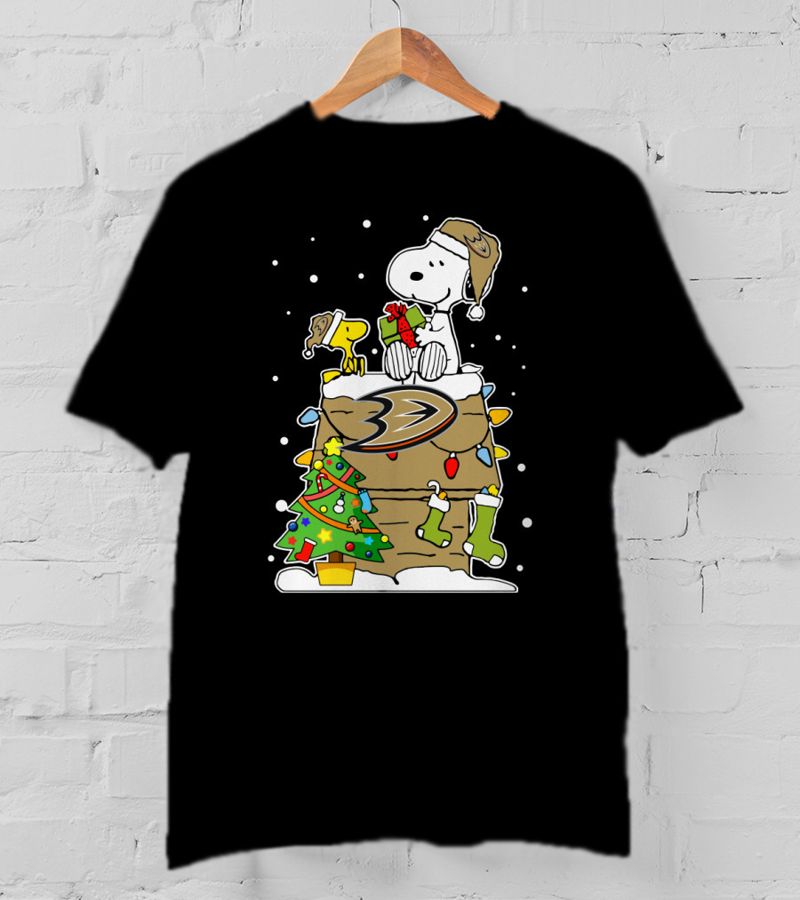Snoopy And Woodstock Anaheim Ducks Christmas Celebration T-Shirt