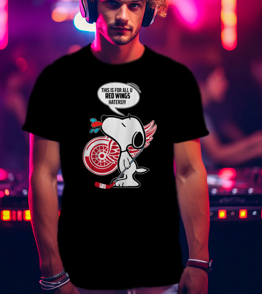 Snoopy Shows Love With Detroit Red Wings Logo And Hockey Stick T-Shirt