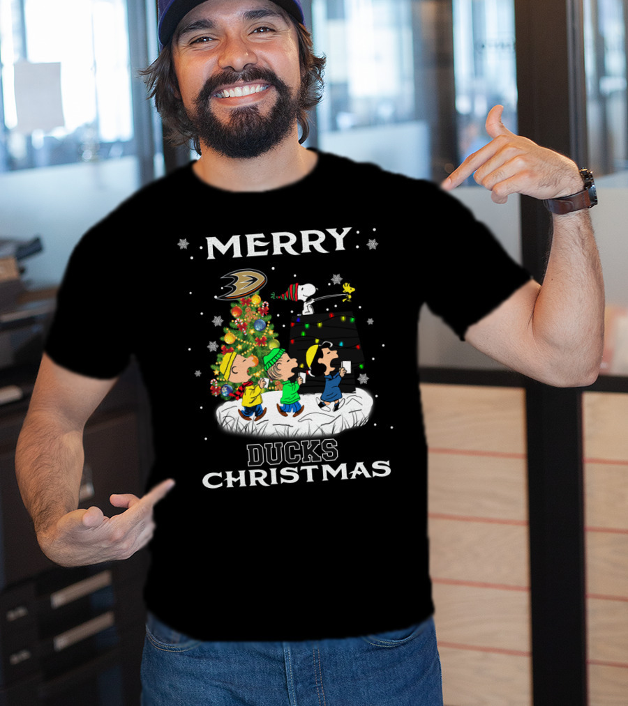 Merry Anaheim Ducks Christmas Snoopy Woodstock Peanuts Fans T-Shirt