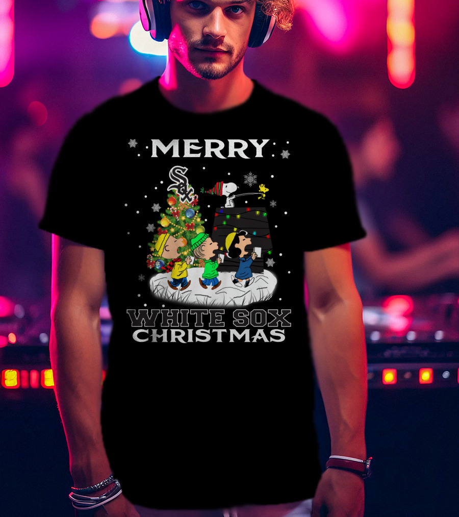 Merry Chicago White Sox Christmas Featuring Snoopy And Peanuts Characters T-Shirt
