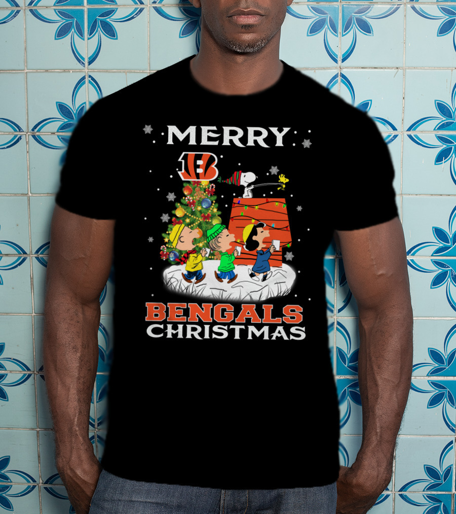 Merry Bengals Christmas For Snoopy And Peanuts Fans T-Shirt