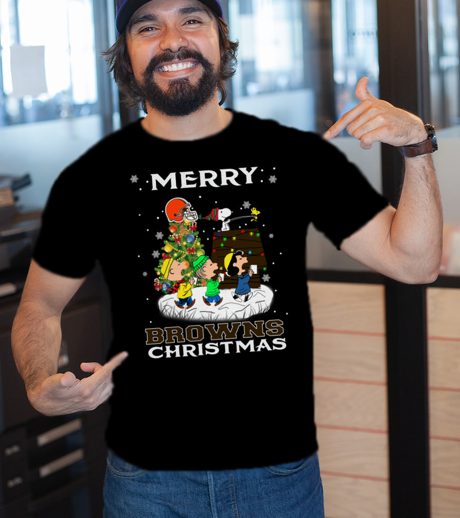 Merry Browns Christmas Snoopy And Friends Cleveland Fans T-Shirt