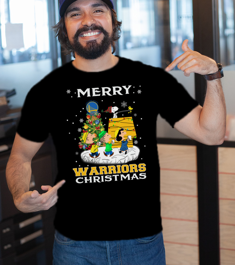 Merry Golden State Warriors Christmas Snoopy Charlie Brown Tree T-Shirt