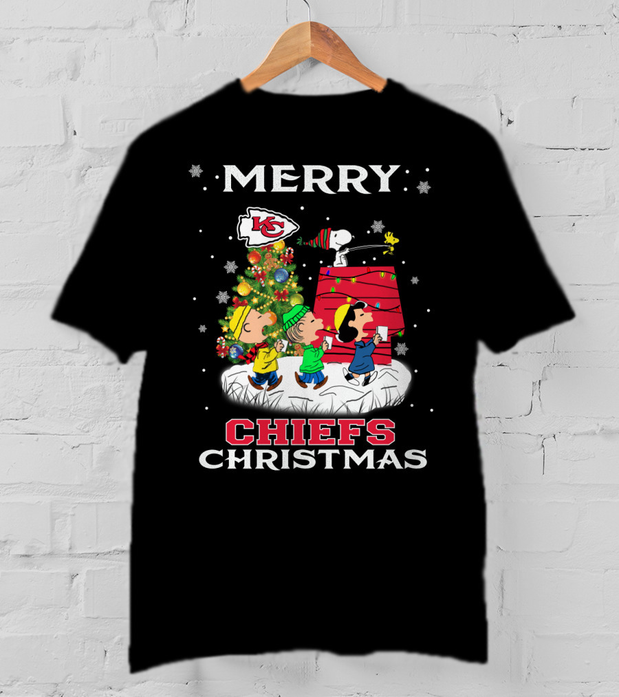 Merry Kansas City Chiefs Christmas Snoopy Fans With Peanuts Characters And Colorful Tree T-Shirt