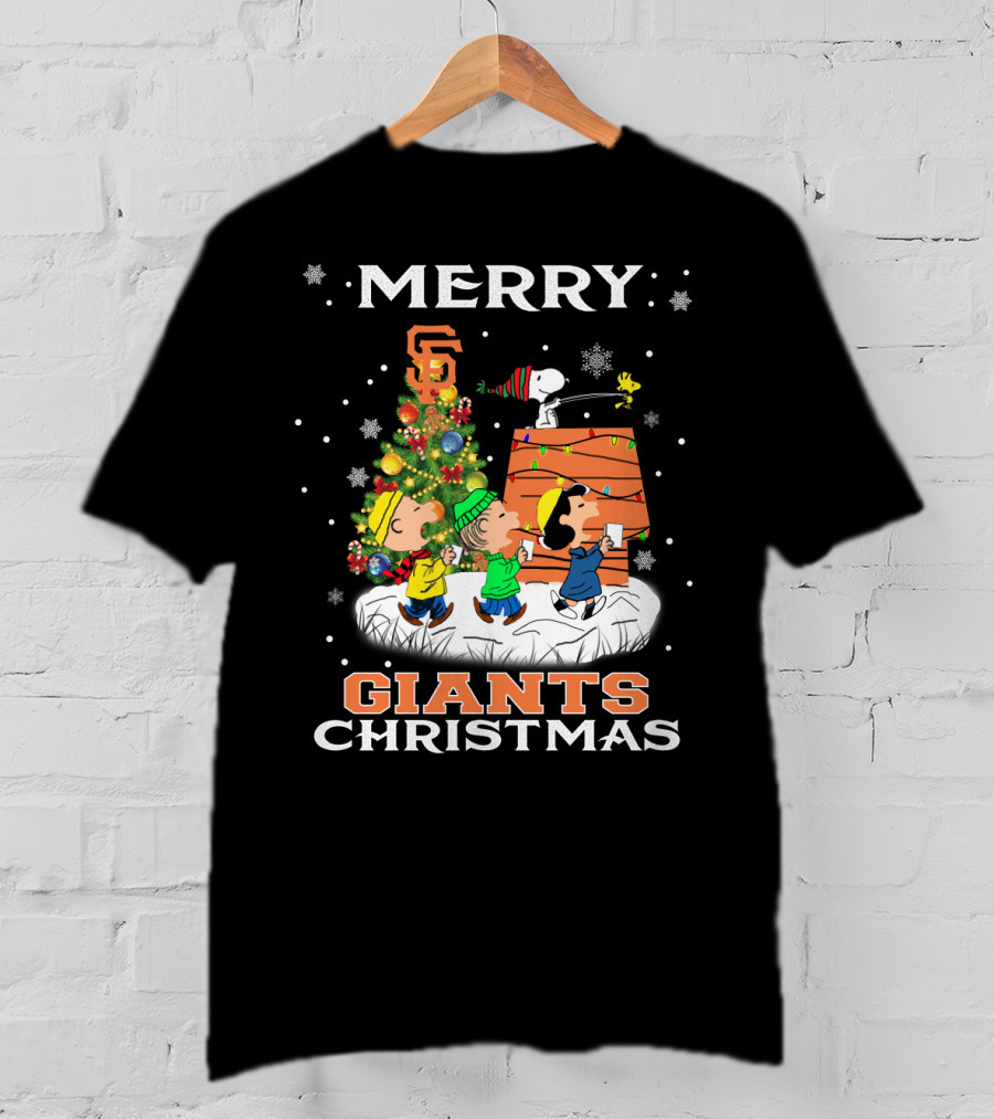 Merry San Francisco Giants Christmas Snoopy Peanuts Festive Scene T-Shirt