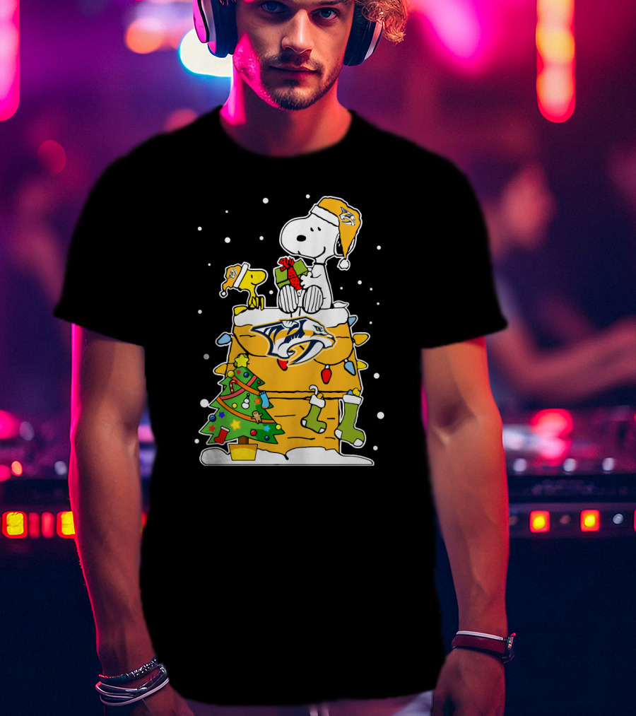 Nashville Predators Snoopy Christmas Doghouse With Woodstock And Holiday Decor T-Shirt