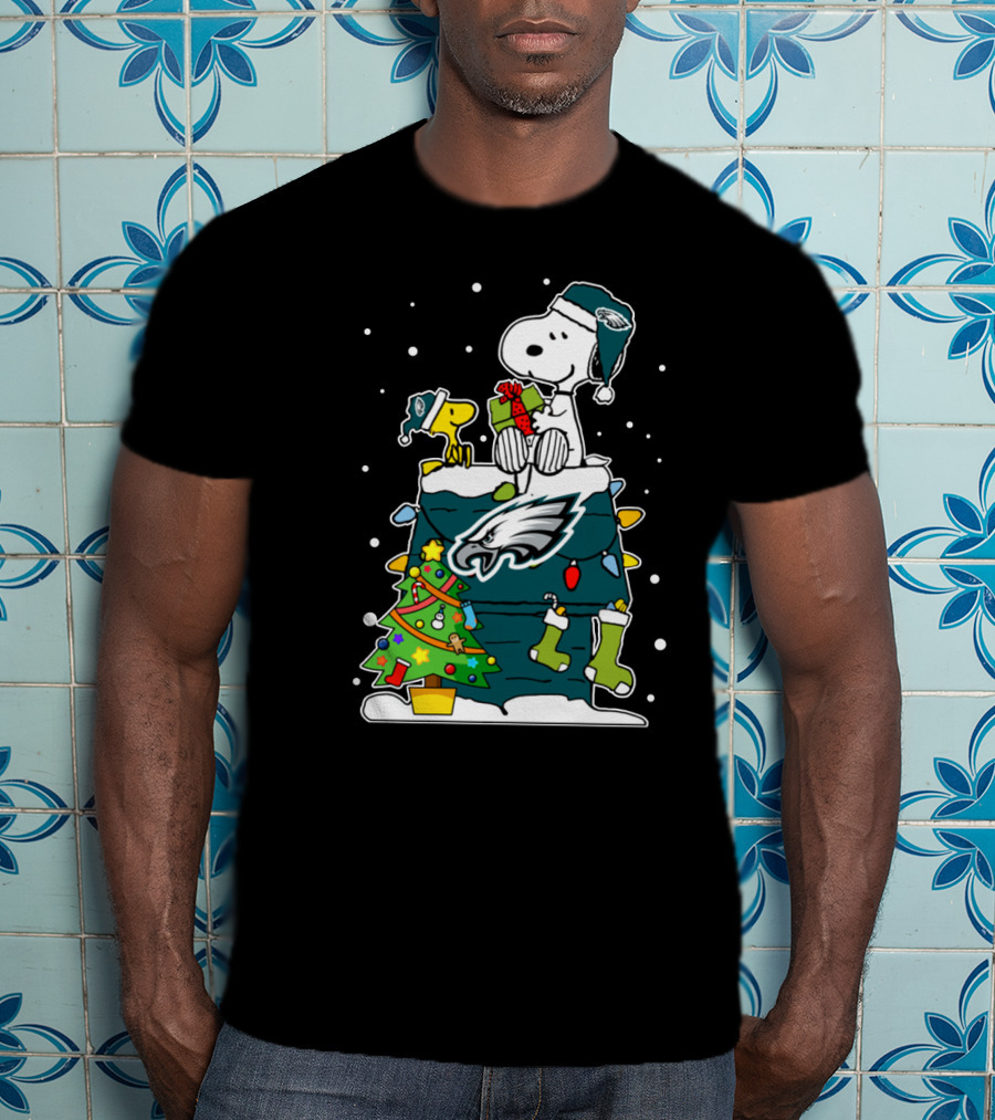 Philadelphia Eagles Snoopy Christmas Doghouse With Woodstock And Lights T-Shirt