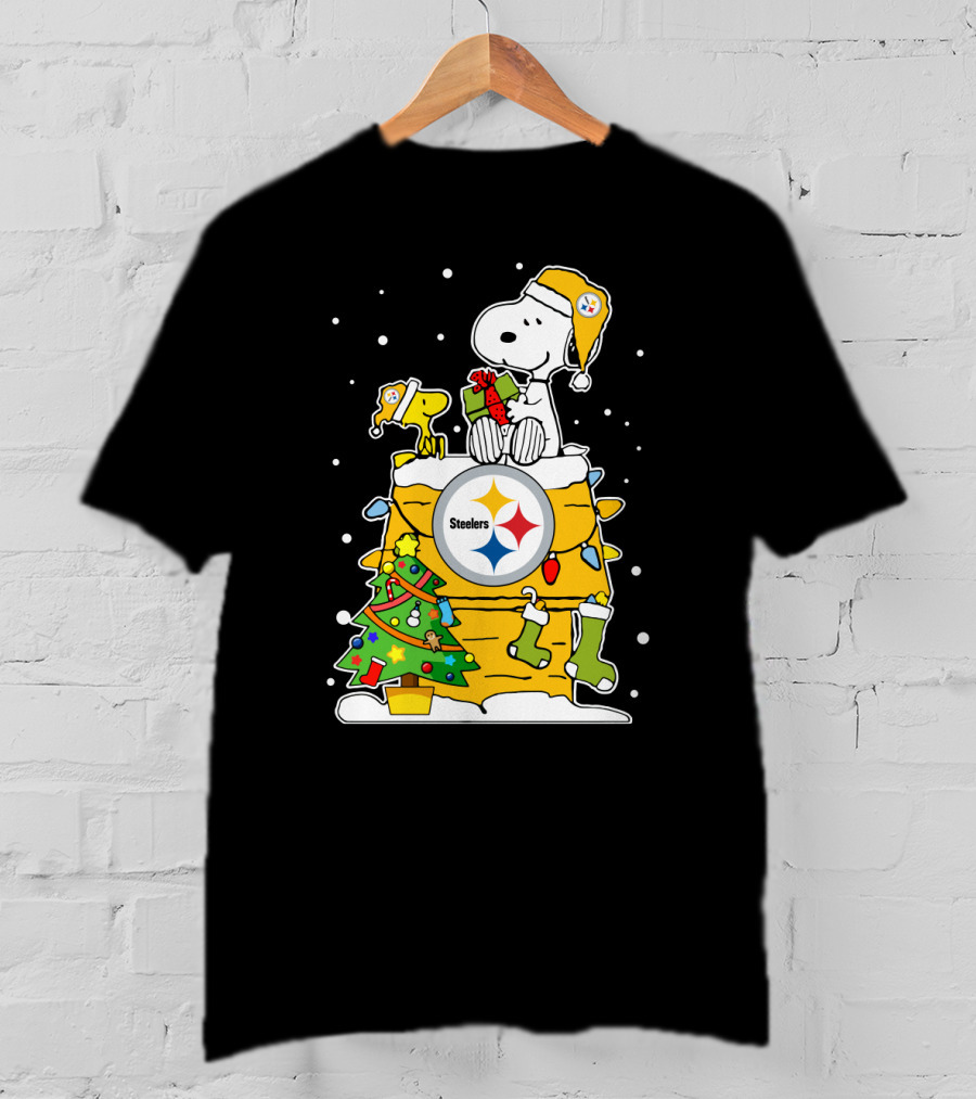 Pittsburgh Steelers Christmas Snoopy And Woodstock House With Holiday Decorations T-Shirt