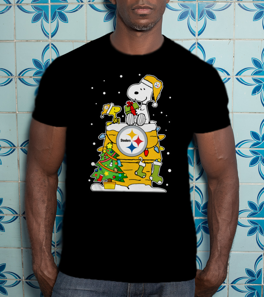 Pittsburgh Steelers Christmas Snoopy And Woodstock House With Holiday Decorations T-Shirt