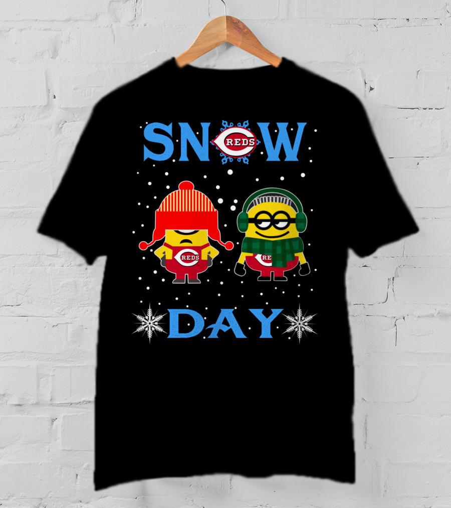 Cincinnati Reds Snow Day With Cozy Minion Fans T-Shirt