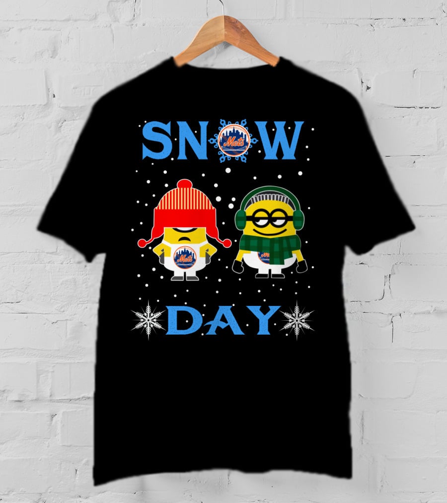 Snow Day Fun For New York Mets And Minion Fans In Winter Gear T-Shirt
