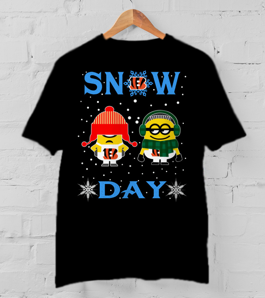 Snow Day For Cincinnati Bengals Vs Minion Winter Fun Fan Holiday T-Shirt