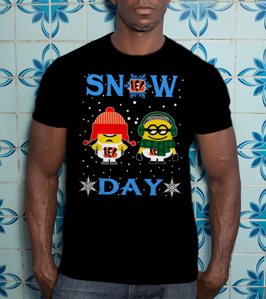 Snow Day For Cincinnati Bengals Vs Minion Winter Fun Fan Holiday T-Shirt