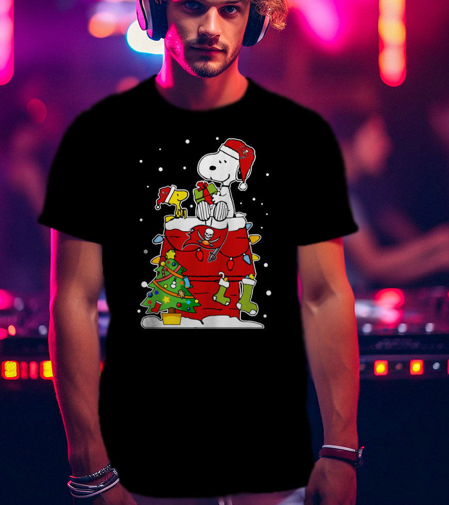 Tampa Bay Buccaneers Christmas Snoopy Peanuts Holiday Football Fan Gift T-Shirt
