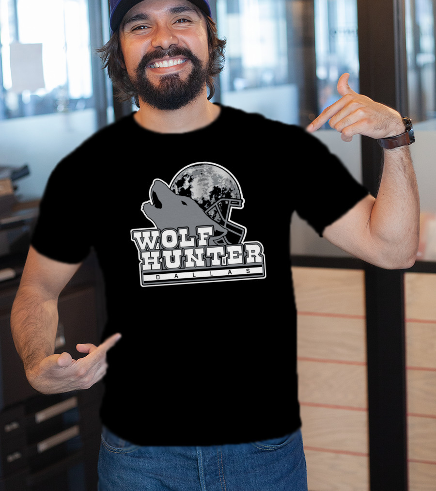 Dallas Wolf Hunter Full Moon Football Howl T-Shirt
