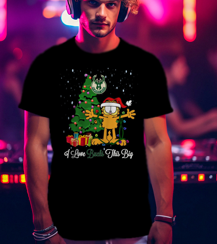 Milwaukee Bucks I Love Bucks This Big Christmas Tree And Holiday Scene T-Shirt