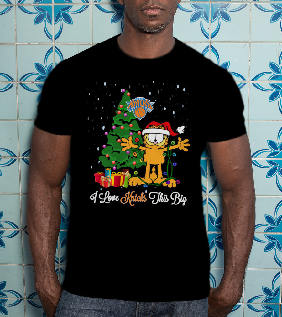 I Love New York Knicks Christmas Garfield Festive Scene With Santa Hat And Tree T-Shirt
