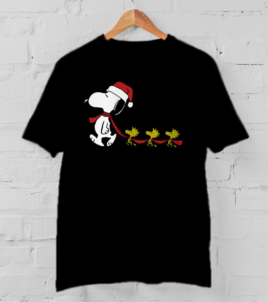 Snoopy Santa Hat Woodstock Parade Peanuts Christmas Holiday T-Shirt