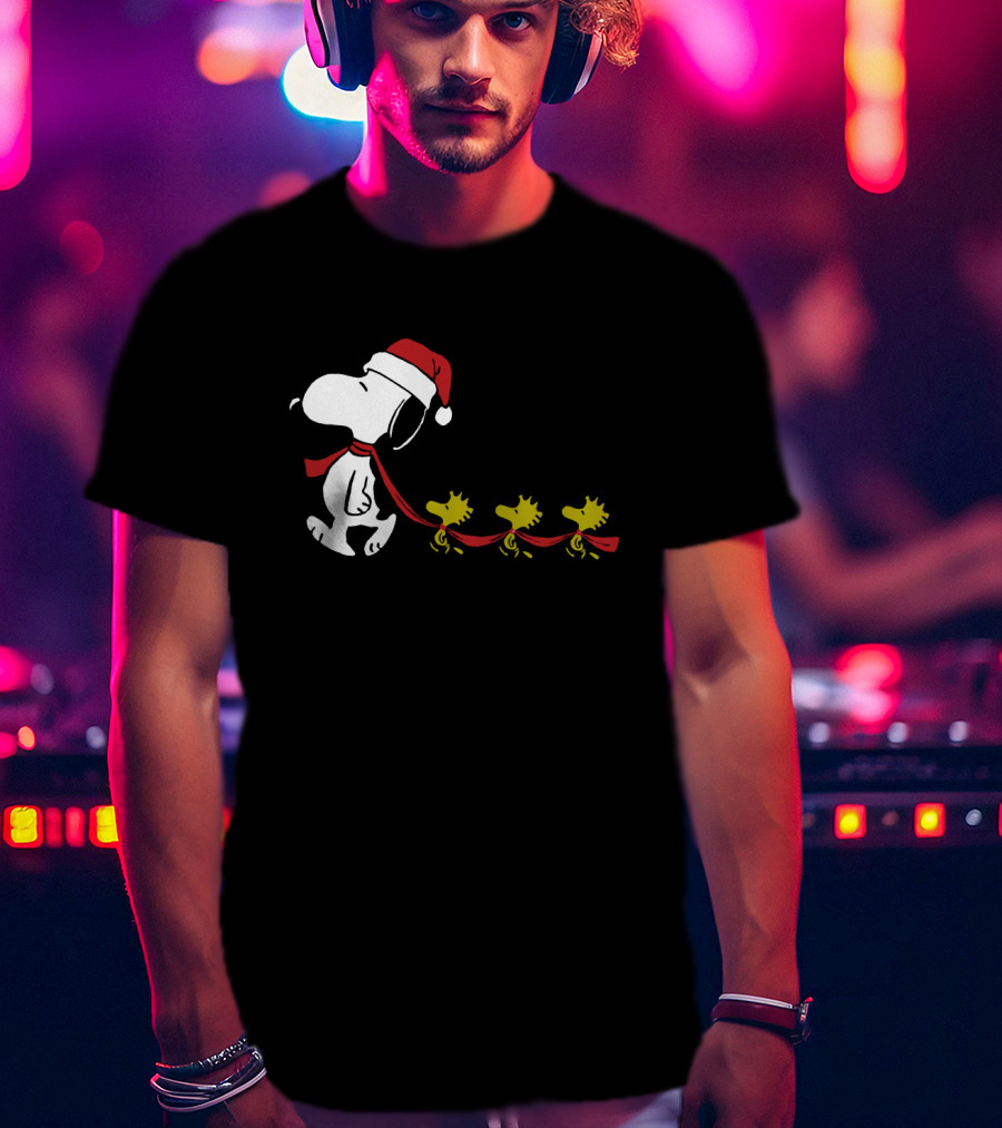 Snoopy Santa Hat Woodstock Parade Peanuts Christmas Holiday T-Shirt