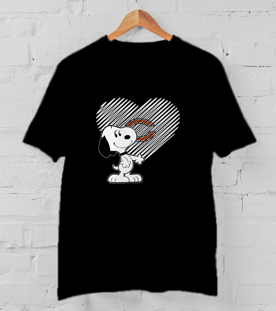 Snoopy Loves Chicago Bears Heart Design For Fans T-Shirt
