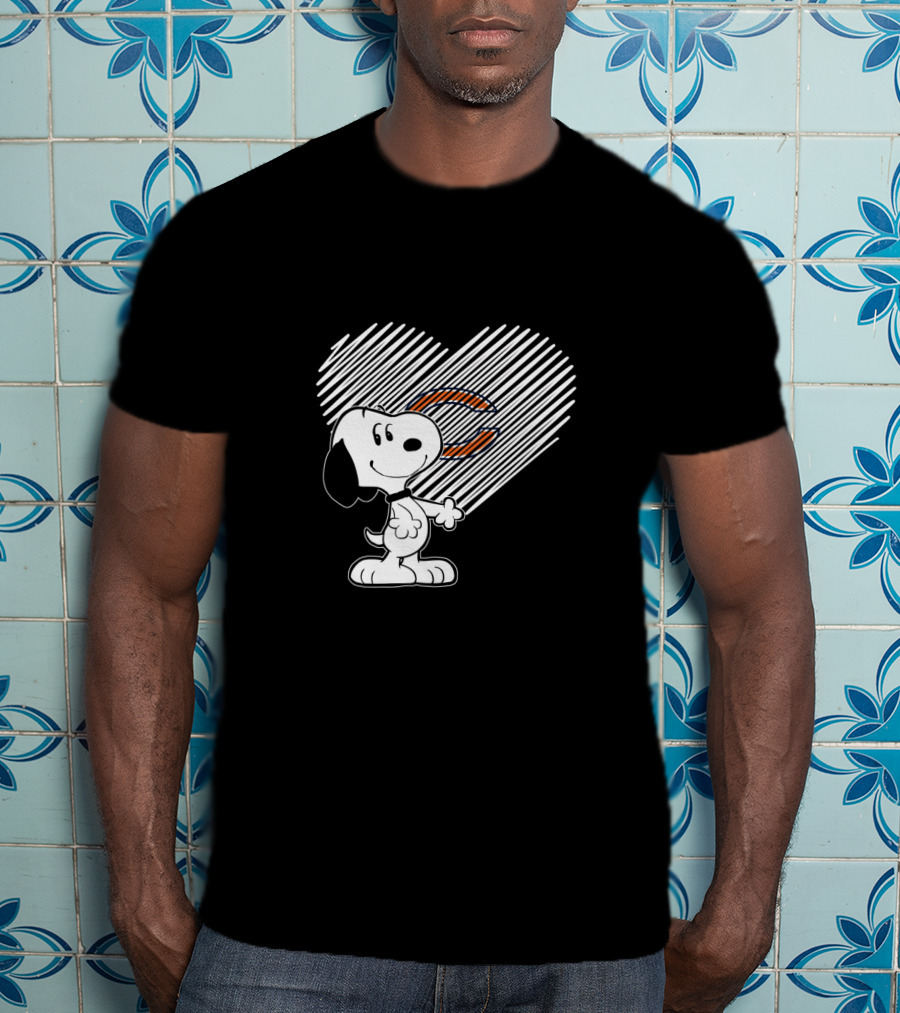 Snoopy Loves Chicago Bears Heart Design For Fans T-Shirt