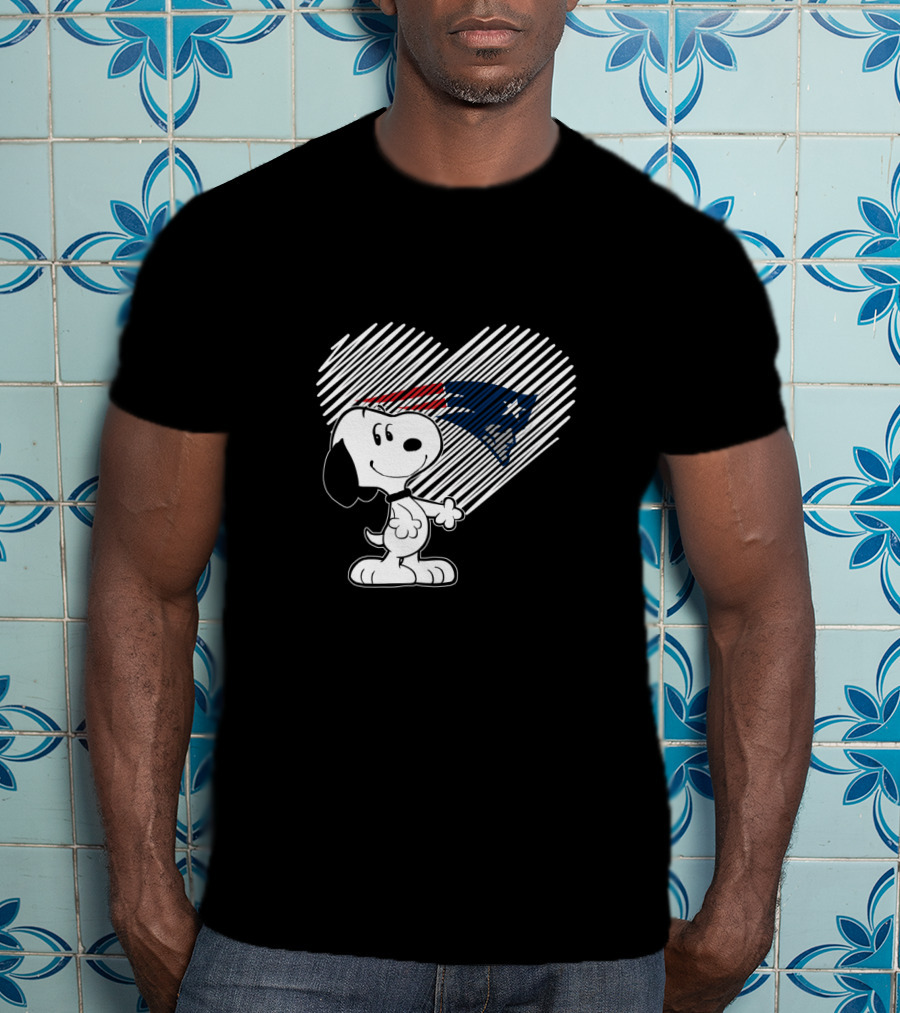 Snoopy Heart New England Patriots Fans T-Shirt