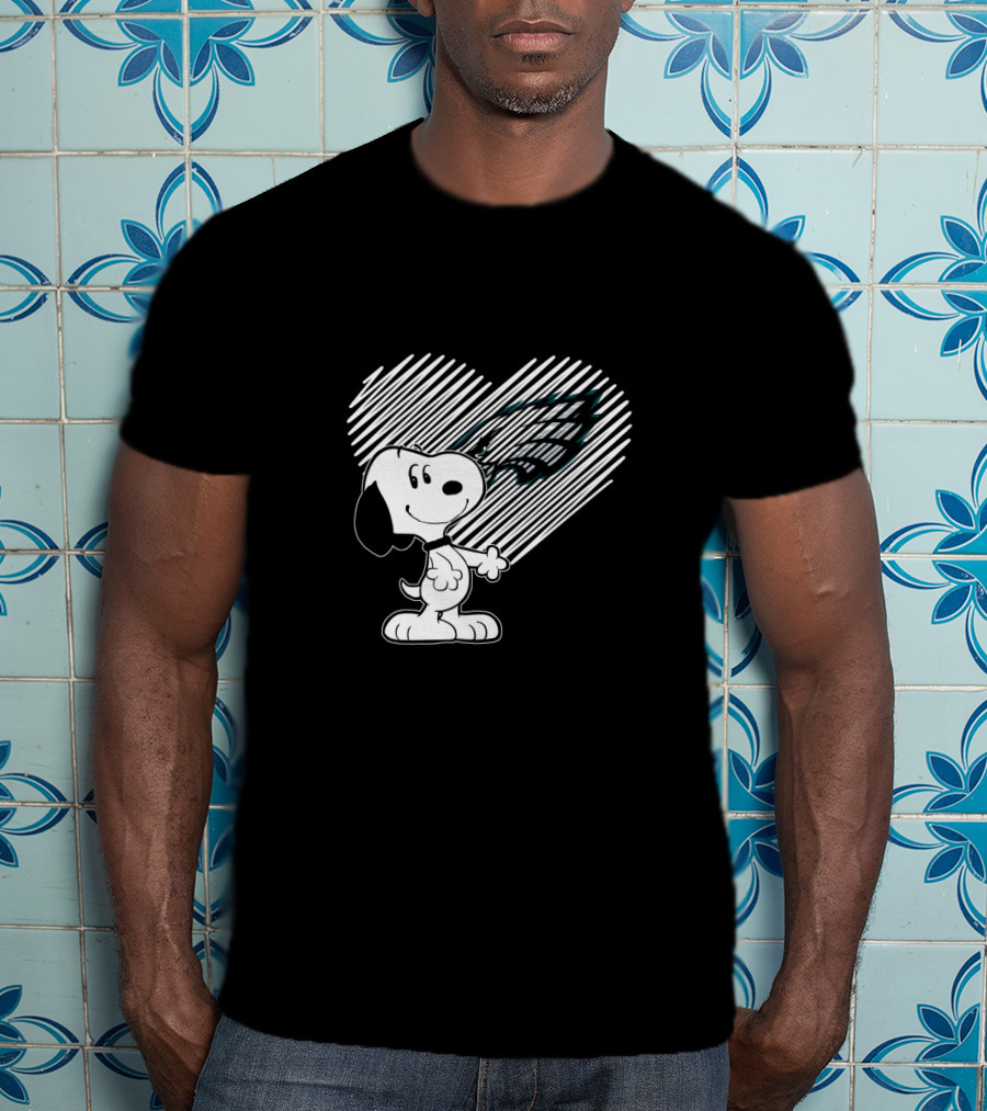 Snoopy Philadelphia Eagles Heart Fan Love T-Shirt