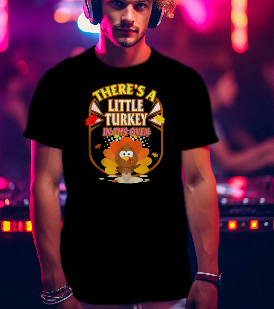 There's A Little Turkey In This Oven Thanksgiving Pregnancy Announcement T-Shirt