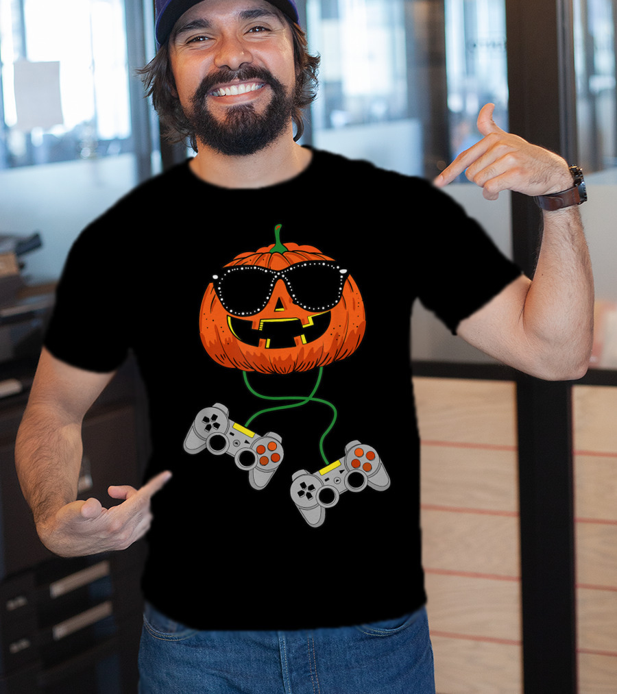 Halloween Jack O Lantern Gamer With Sunglasses And Game Controllers T-Shirt