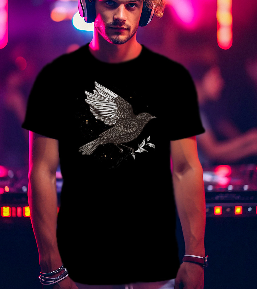Blackbird Outline Detailed Bird T-Shirt