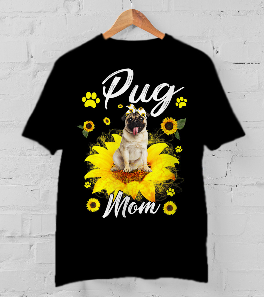 Pug Mom Sunflower Dog Paw Graphics T-Shirt
