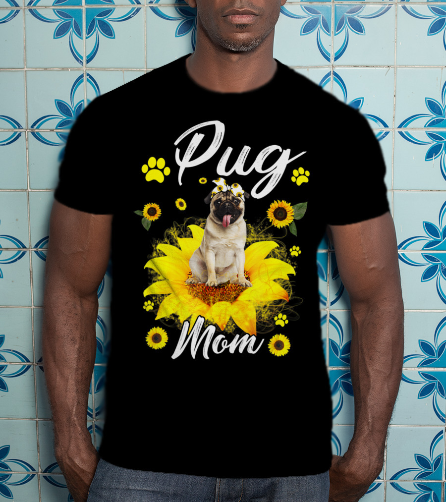 Pug Mom Sunflower Dog Paw Graphics T-Shirt